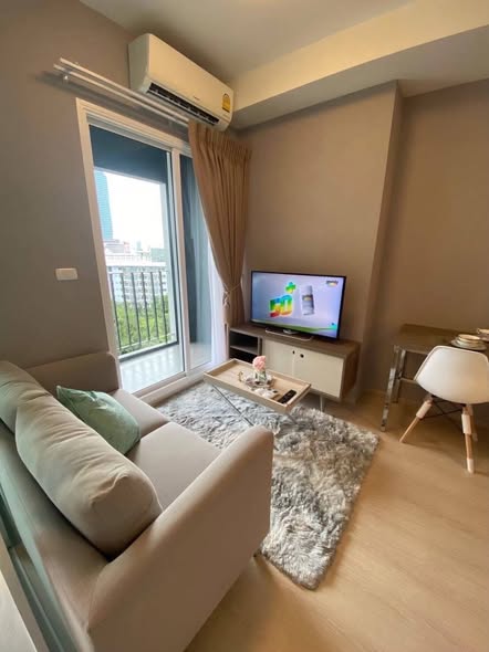 bedroom and living room of Chapter One Eco Ratchada-HuaiKhwang