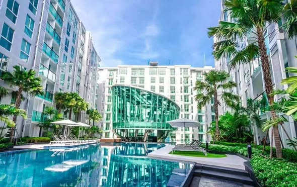 pool of City Center Residence