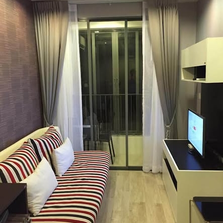 bedroom and room interior of Ideo Mobi Sukhumvit 81