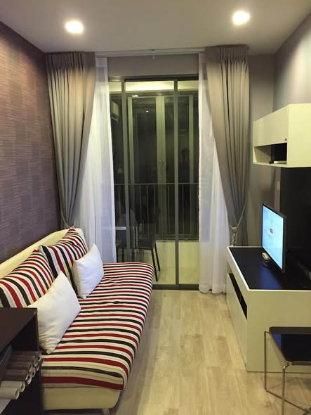 bedroom and room interior of Ideo Mobi Sukhumvit 81