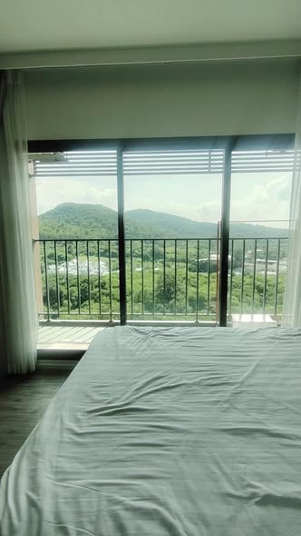 bedroom of KnightsBridge The Ocean Sriracha