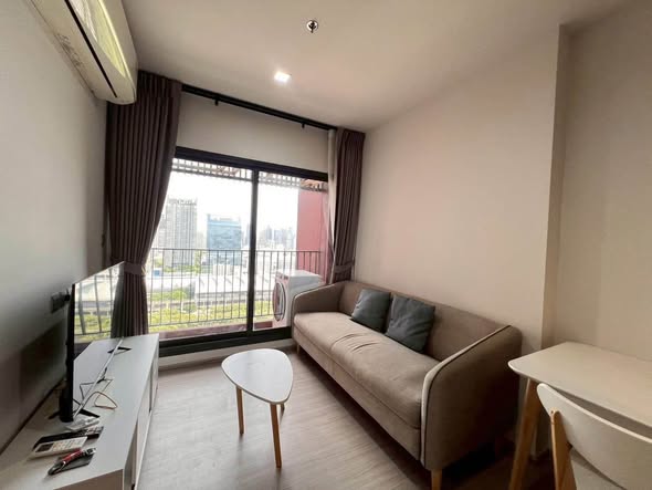 bedroom of Life Asoke Hype