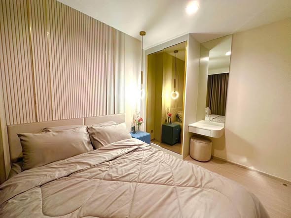 bedroom of Life Asoke Hype