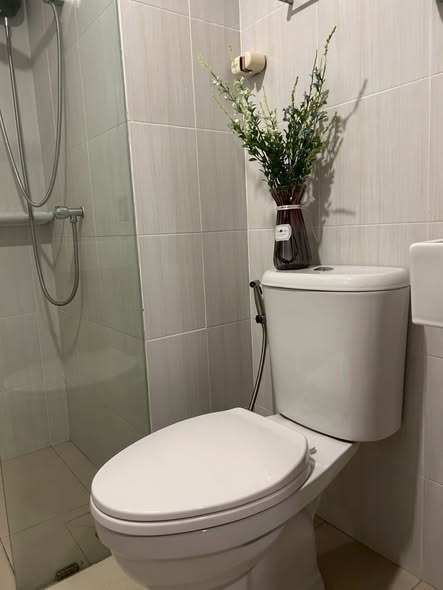 bathroom of Lumpini Condotown Ekachai 48