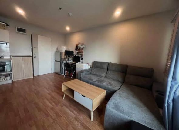 living room of Lumpini Ville Phattanakarn-Srinakarin Condominium