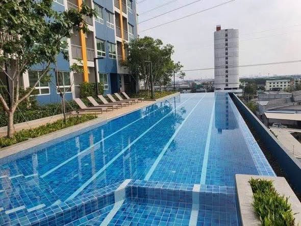 pool of Lumpini Ville Phattanakarn-Srinakarin Condominium