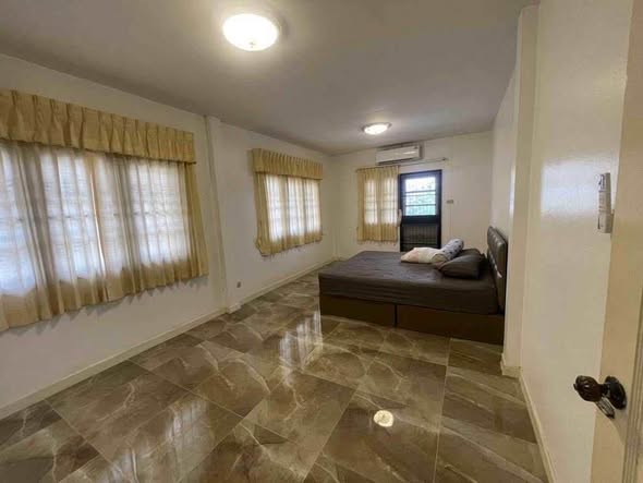 bedroom of Mae Kuang Market