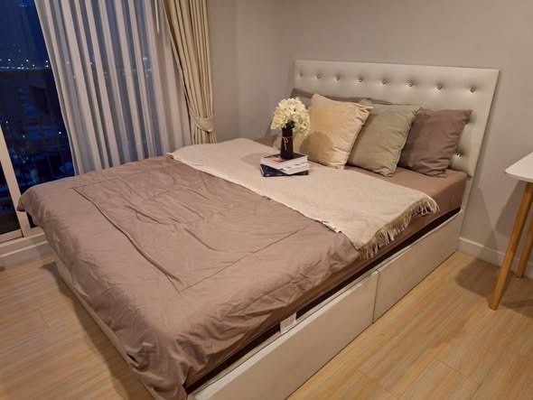 bedroom of Metro Sky Wutthakat