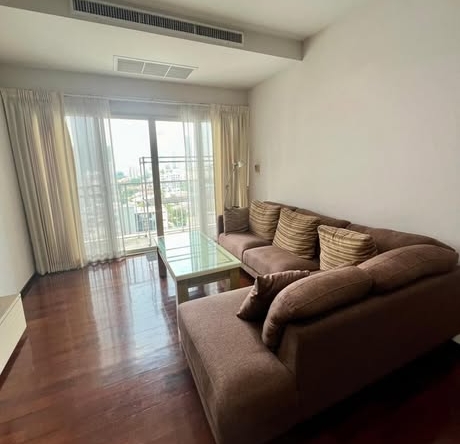 living room and bedroom of Noble Ora