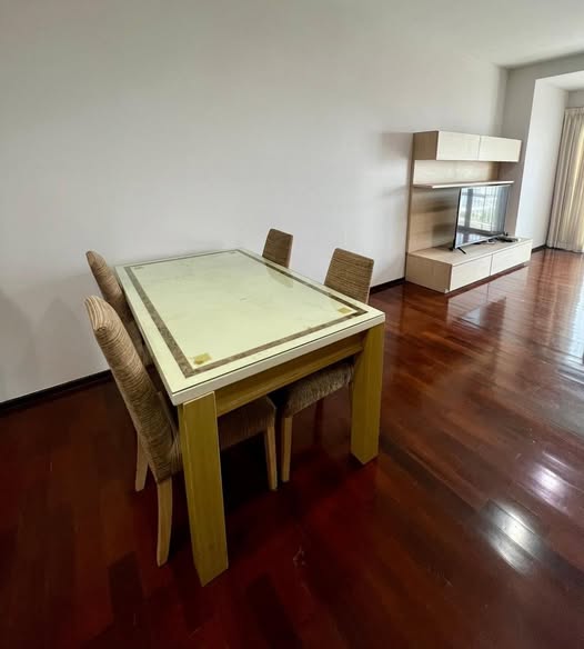 room interior of Noble Ora