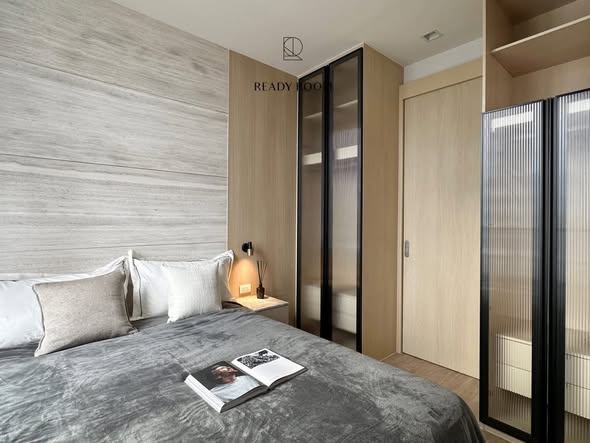 bedroom and room interior of Noble State Sukhumvit 39