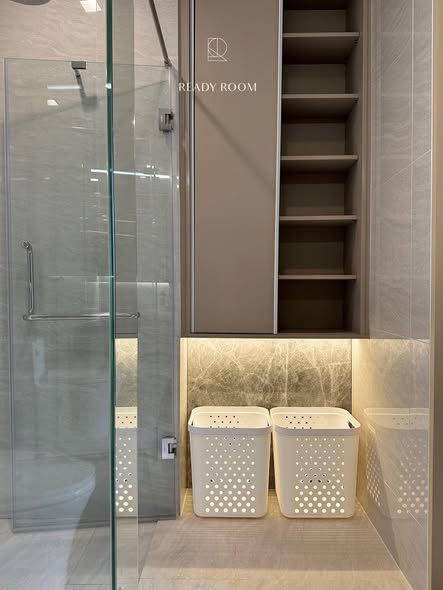 room interior and bathroom of Noble State Sukhumvit 39