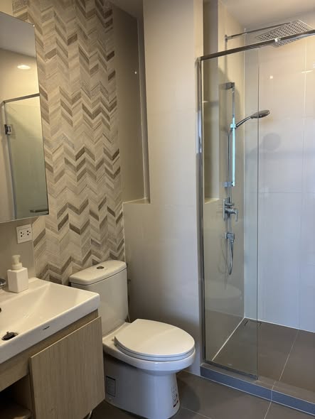 room interior and bathroom of Oka Haus