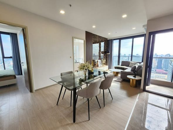 living room and bedroom of One9Five Asoke – Rama 9