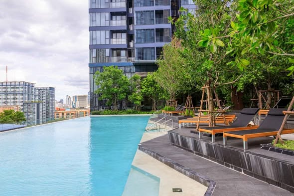 pool of One9Five Asoke – Rama 9