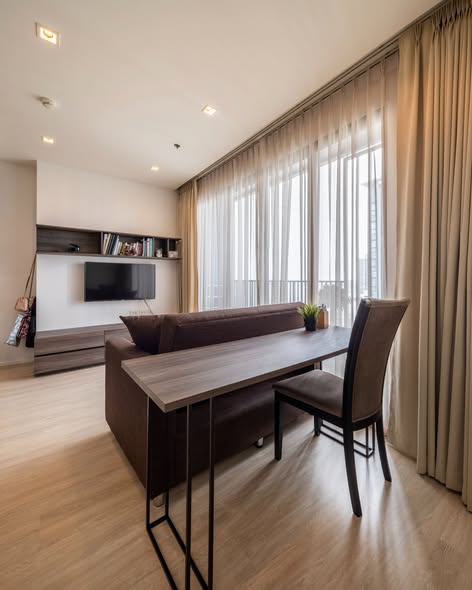 living room and room interior of Quinn Ratchada 17