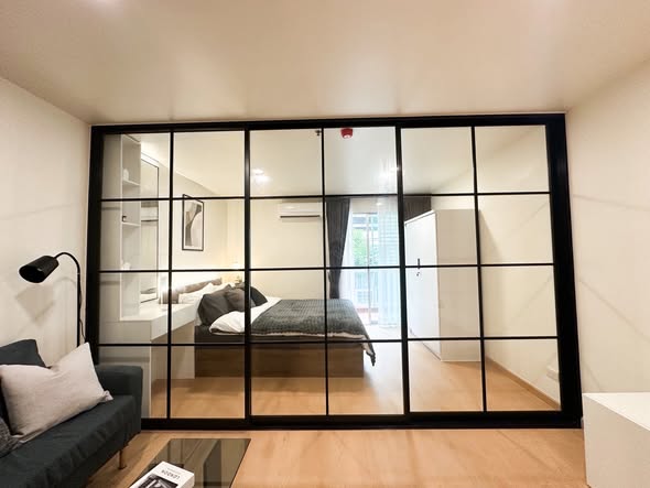 bedroom and room interior of Regent Home 6/2 (C,D,E)