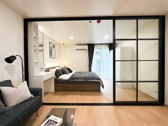 bedroom and room interior of Regent Home 6/2 (C,D,E)