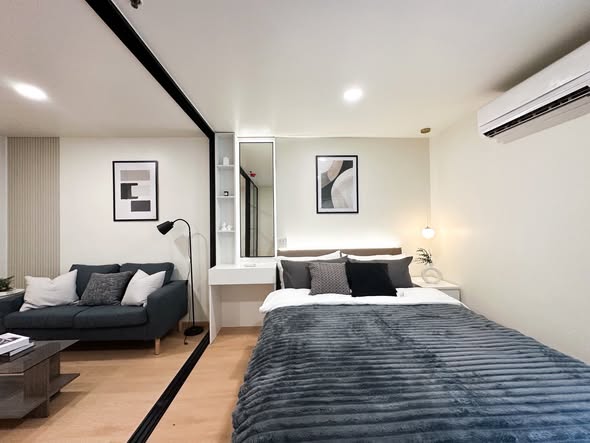 bedroom and room interior of Regent Home 6/2 (C,D,E)