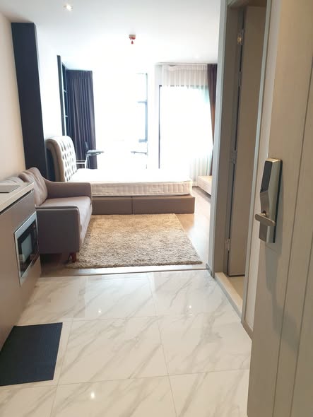 bedroom and room interior of Rhythm Ekkamai Estate