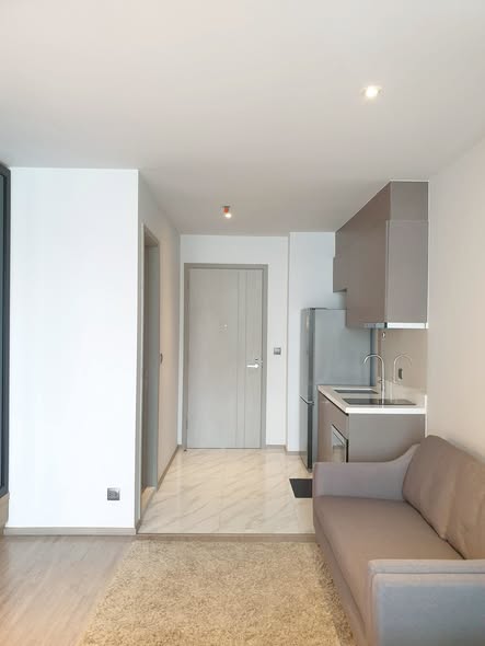 room interior of Rhythm Ekkamai Estate