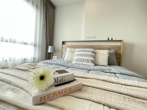 bedroom of Rich Park Triple Station