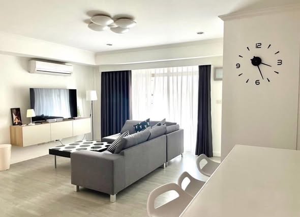 bedroom and living room of Royal Castle Sukhumvit