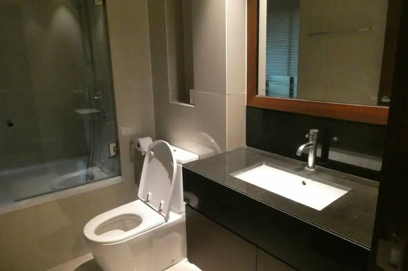 bathroom of Sathorn Gardens