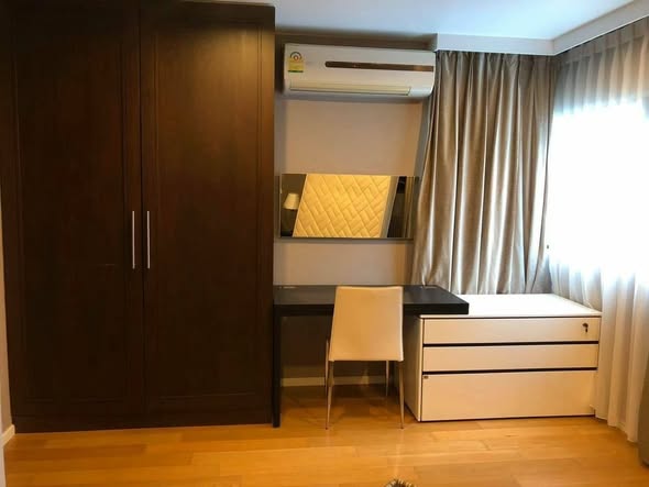 bedroom and room interior of Sathorn Gardens