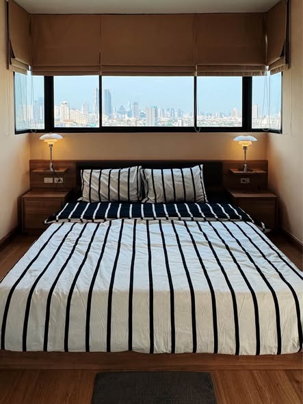 bedroom of Supalai Casa Riva condo