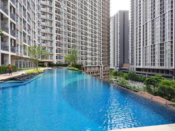 pool of Supalai Veranda Phasi Charoen Station