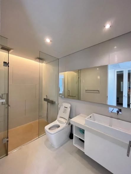 room interior and bathroom of The Bangkok Sathorn