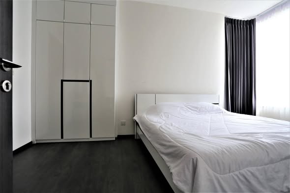 bedroom and room interior of The Edge Sukhumvit 23