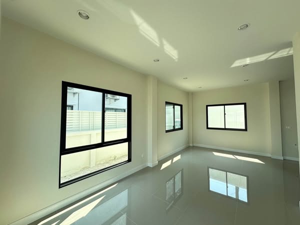 room interior of พลัมคอนโด โชคชัย 4