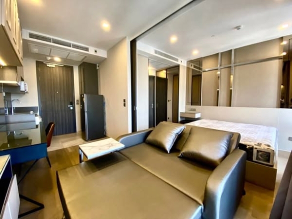 bedroom of Ashton Asoke
