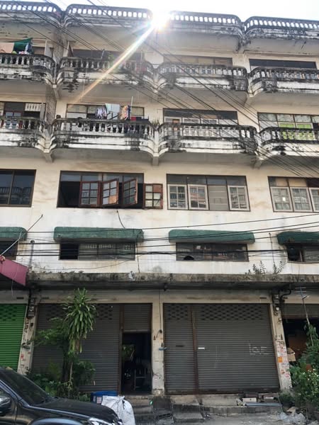 fire escape of Ekkachai 88 Alley