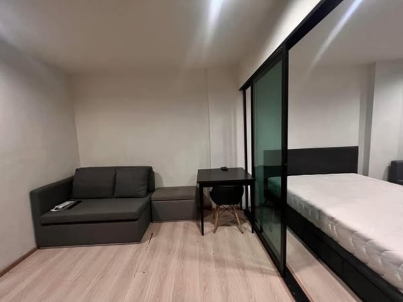 bedroom and room interior of Rise Rama 9