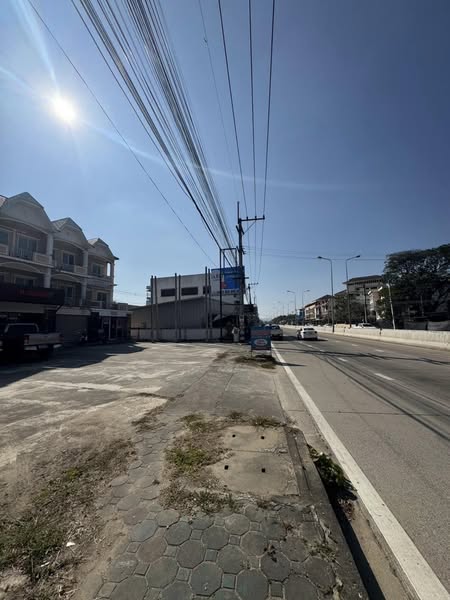 อาคารพาณิชย์ บิสพอยท์ 10