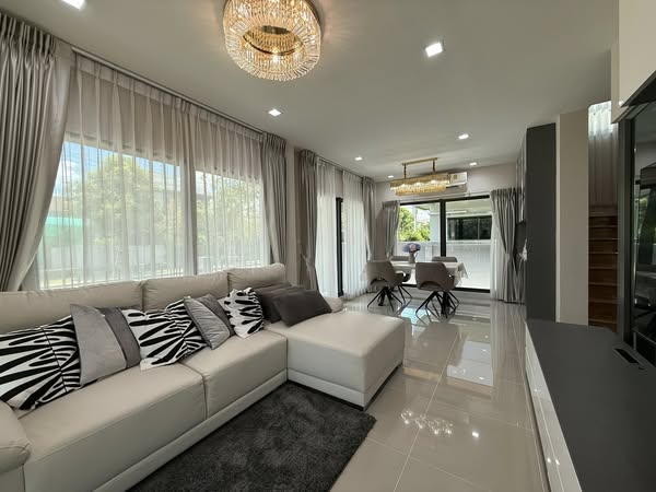 living room and bedroom of บ้าน เวนิว พระราม 9 (VENUE RAMA 9)