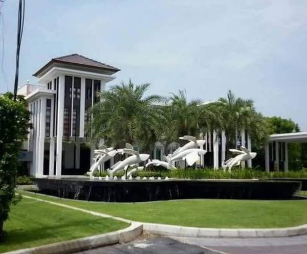 Centro Rattanathibet 2