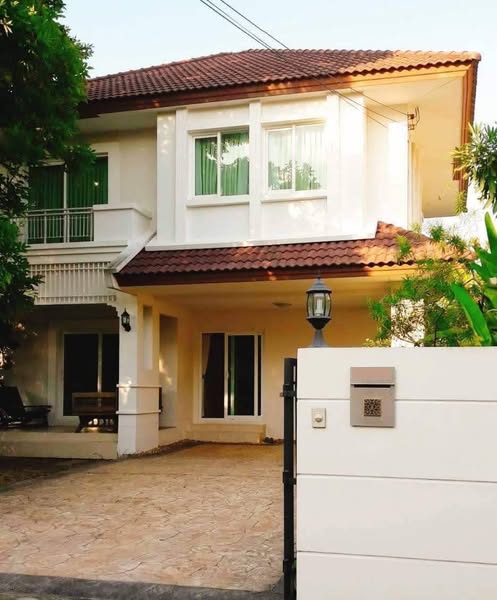 Centro Rattanathibet 2