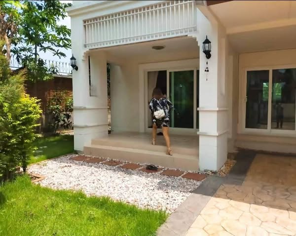 Centro Rattanathibet 2