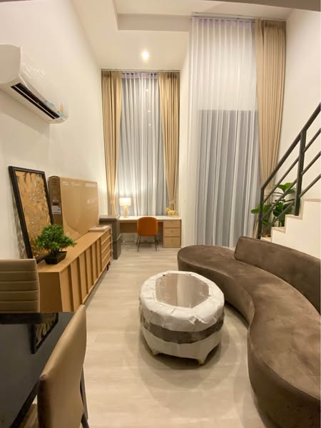 living room of Ideo Charan 70 – Riverview