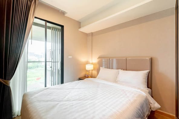 bedroom of LLoyd Soonvijai Condo