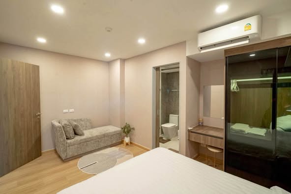 bedroom and room interior of LLoyd Soonvijai Condo