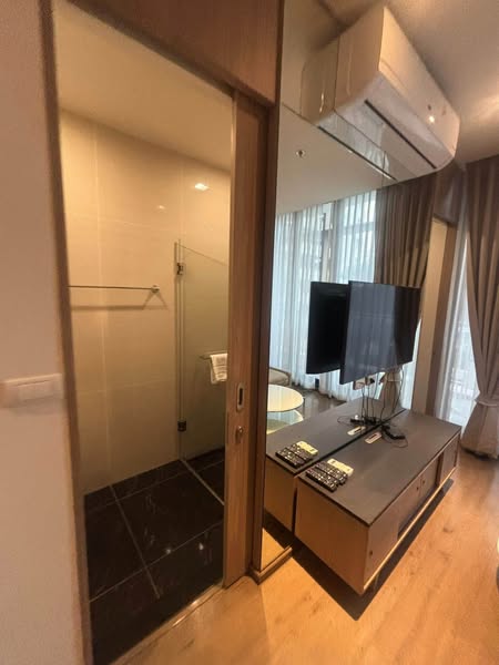 bedroom and room interior and bathroom of Park24