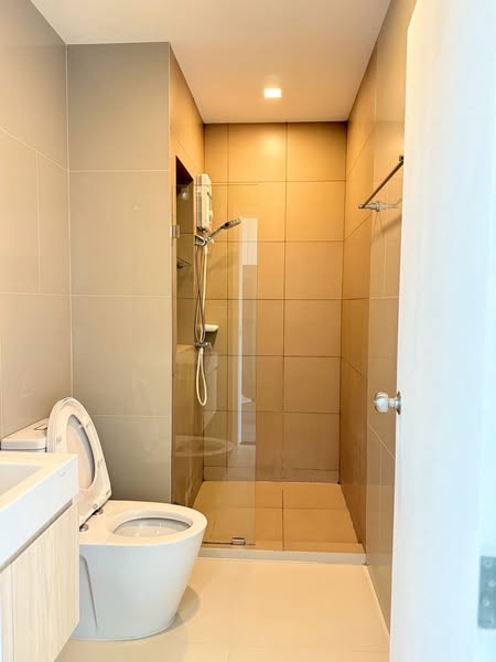 bathroom of Rich Park Triple Station