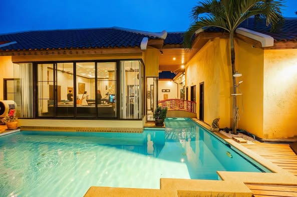 Somkid pool villa loft cafe บ้านพักพูลวิลล่าพัทยา จอมเทียน พัทยาใต้