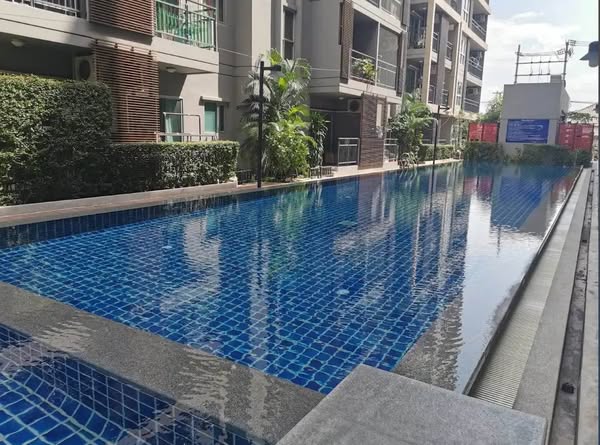 pool of The Escape Condominium – ดิ เอสเคป คอนโดมิเนียม