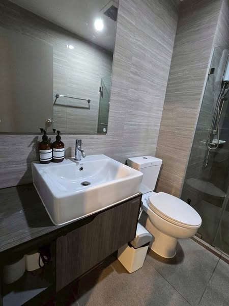 bathroom of The Parkland Charan-Pinklao